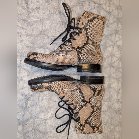 FRYE Veronica Snake Print Leather Embossed Lace-up Combat Boots W Sz 8 B Mexico - Picture 6 of 16